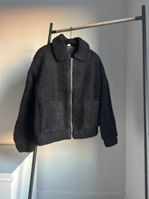 Load image into Gallery viewer, Nova Sherpa Jacket (Black)
